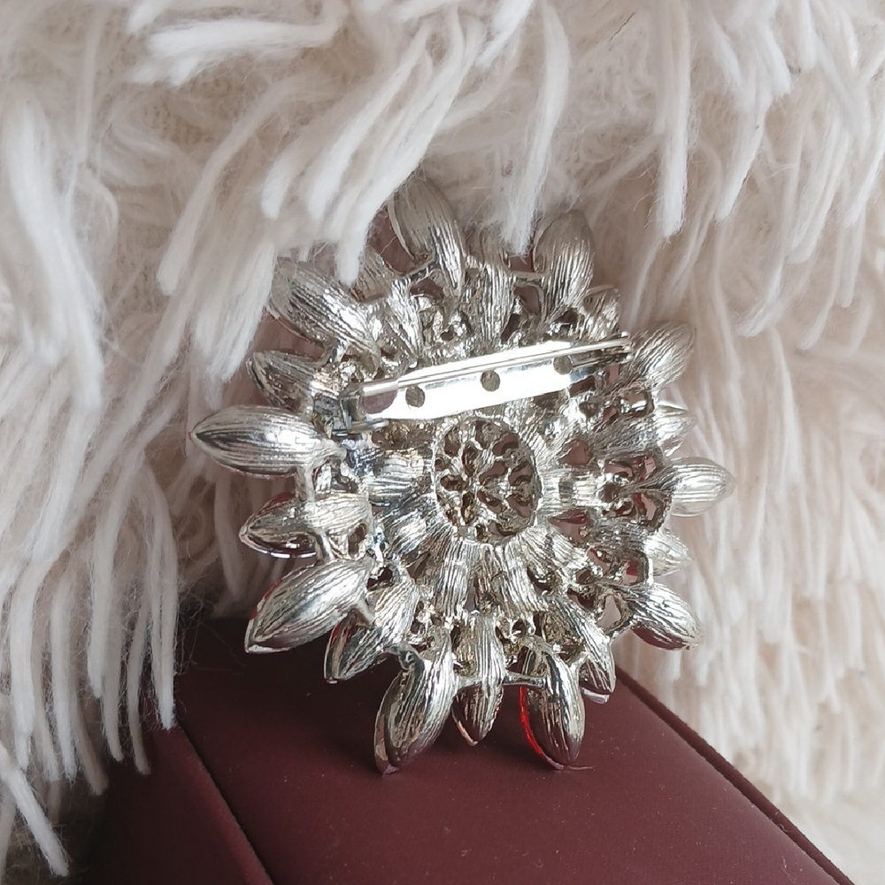 Vibrant Red and Silver Layered Brooch - Picture 3 of 4